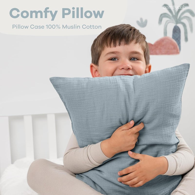 Comfy Cubs وسادة كومفي كابس للأطفال مع غلاف موسلين 13 × 18 بوصة دعم السفر والنوم للأطفال خفيفة الوزن وقابلة للتنفس حشوة ميكروفايبر ناعمة ومريحة وسادة صغيرة للأطفال باللون الأزرق الهادئ - Image 4