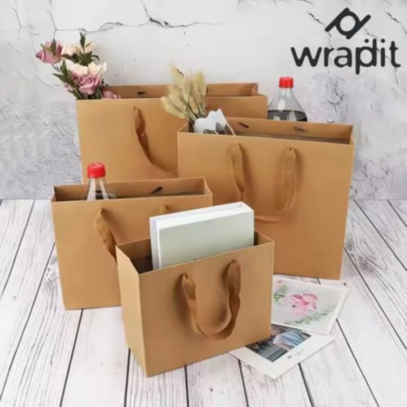 أكياس هدايا ورقية كرافت صديقة للبيئة مع مقابض شريطية، أكياس تسوق ورقية بنية متينة قابلة لإعادة التدوير من أجل هدايا الحفلات، ورمضان، وحفلات الزفاف، وأعياد الميلاد، عبوة من 12 قطعة. (بني، صغير) - Image 4