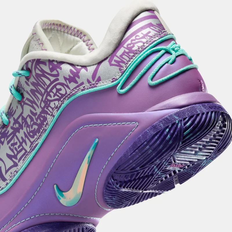 Nike Men's LeBron XXII Basketball Shoes