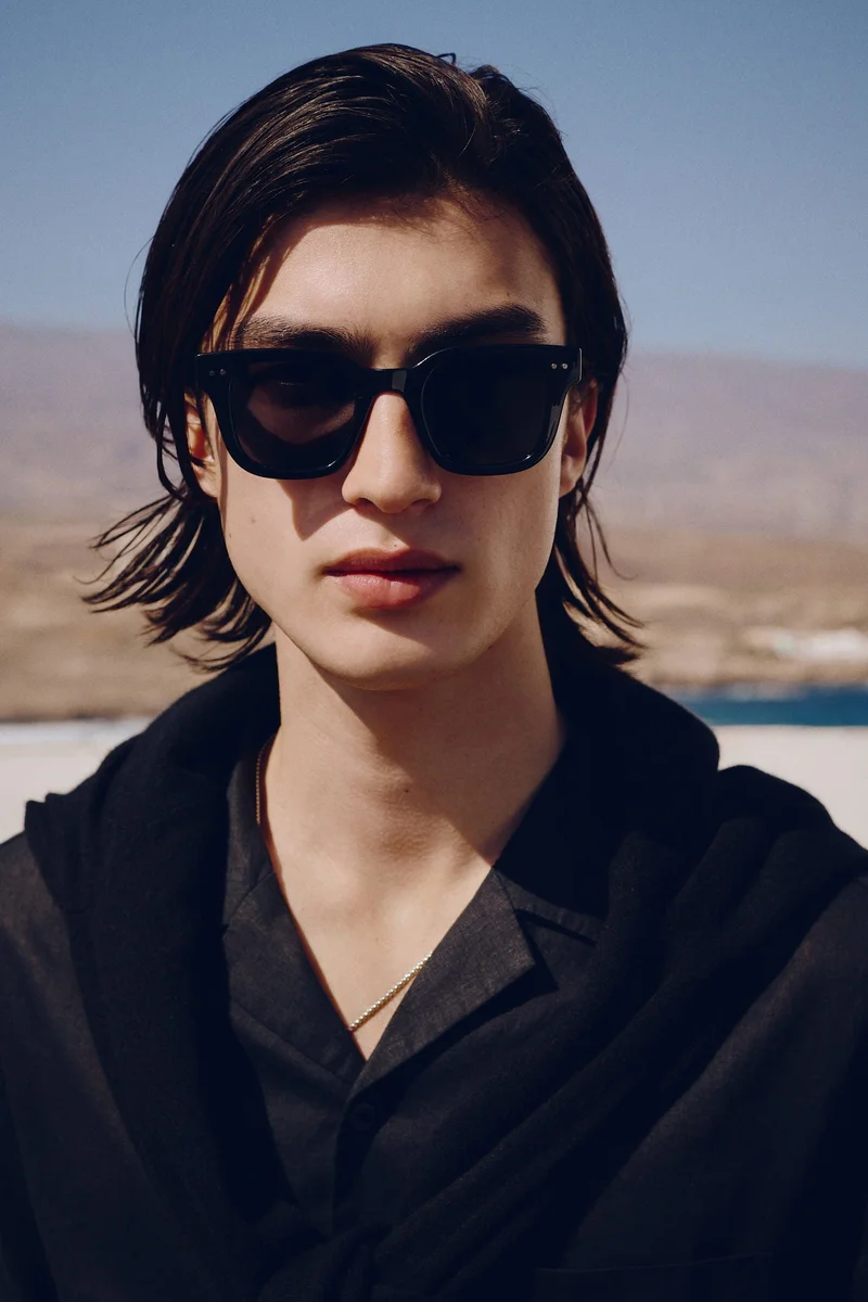 اتش اند ام قميص قصير الأكمام بقصة عادية من مزيج الكتان