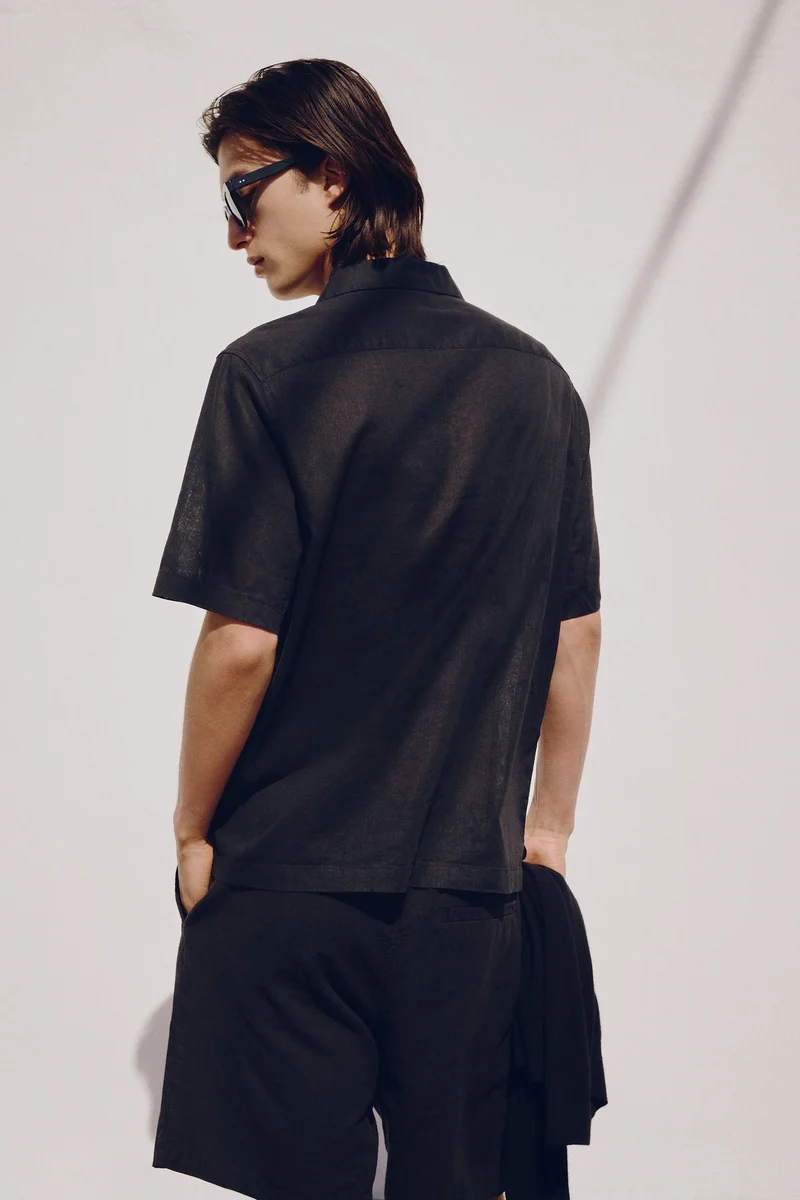 اتش اند ام قميص قصير الأكمام بقصة عادية من مزيج الكتان