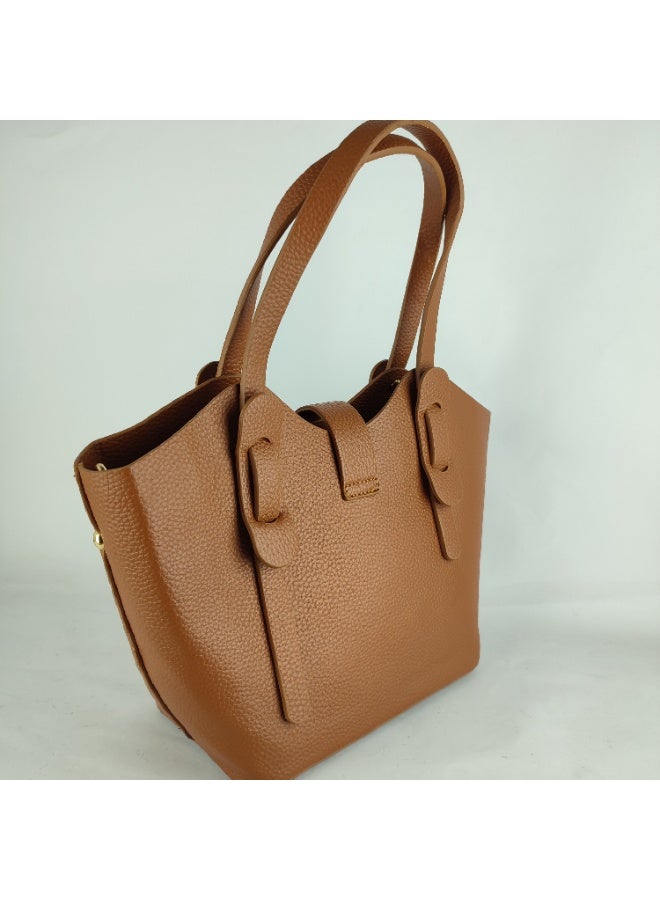 High-quality leather women's handbag that fits all your needs - Image 3