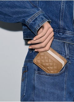 Charles & Keith حامل بطاقات مبطن متعدد الفتحات - رملي  - Image 2