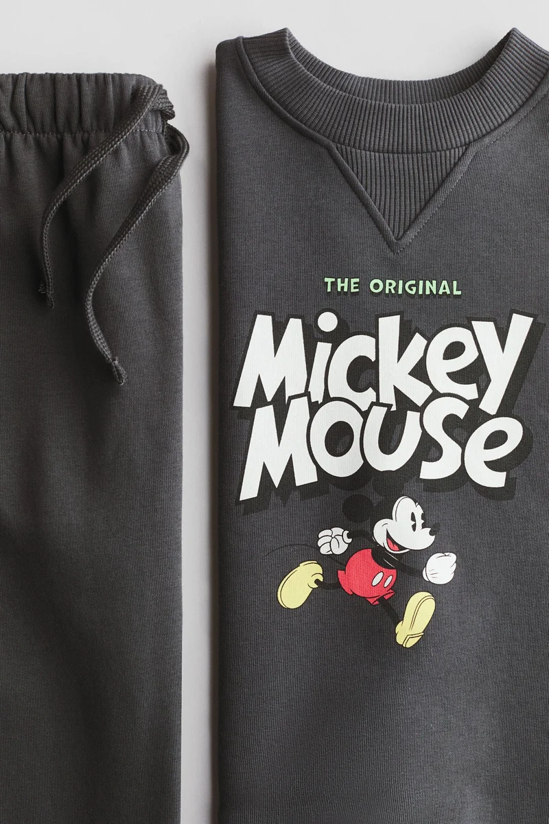 اتش اند ام طقم سويت شيرت مزين بطبعة - عبوة من قطعتين