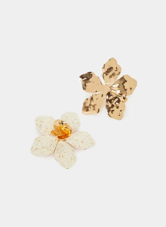 Styli White Raffia Flower Earrings