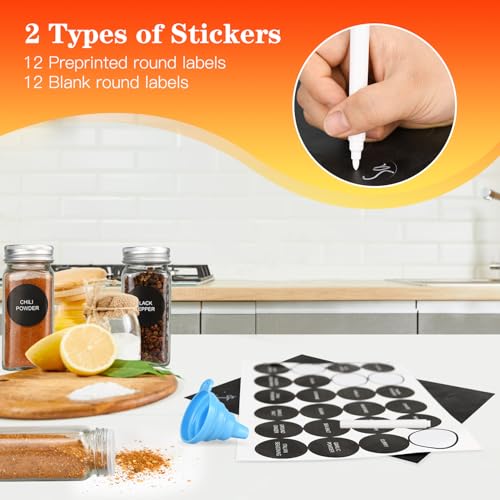 DkOvn مجموعة دك أوفن من 12 وعاء توابل زجاجي سعة 4 أونصات، أوعية توابل فارغة مع أغطية معدنية، ملصقات، أغطية رجاجة، قمع قابل للطي، قلم طباشير، منظم توابل لرف التوابل - Image 4