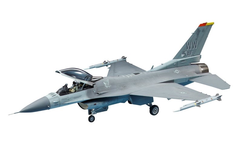 Tamiya 172 F16 CJ Fighting Falcon Kit - Image 2