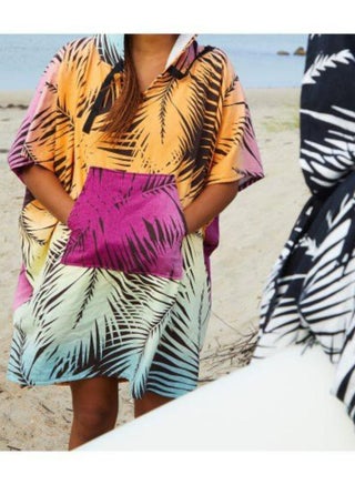 Hooded Beach towel made with the world surf league - pzsku/Z184E97399A8CAEAF8551Z/45/_/1688614869/e086246d-b012-4195-8c63-8aa065f83d4b