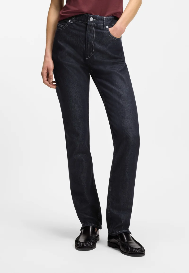 بوس جينز بقصة عادية وساق ضيقة