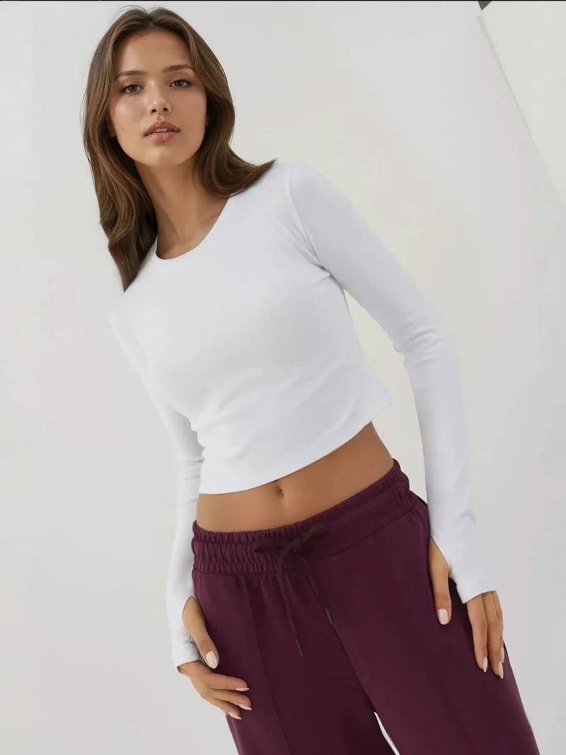 هيكاب بلوزة قصيرة بأكمام طويلة وياقة دائرية من مجموعة بوسم