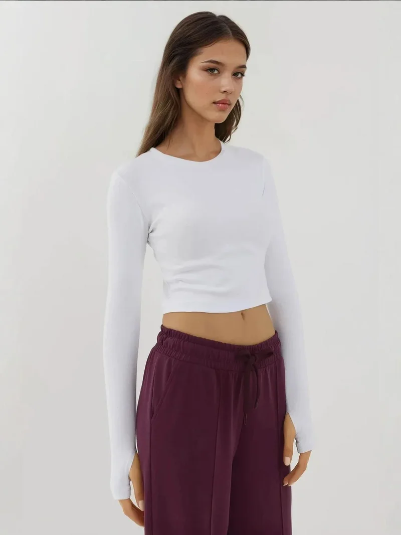 هيكاب بلوزة قصيرة بأكمام طويلة وياقة دائرية من مجموعة بوسم