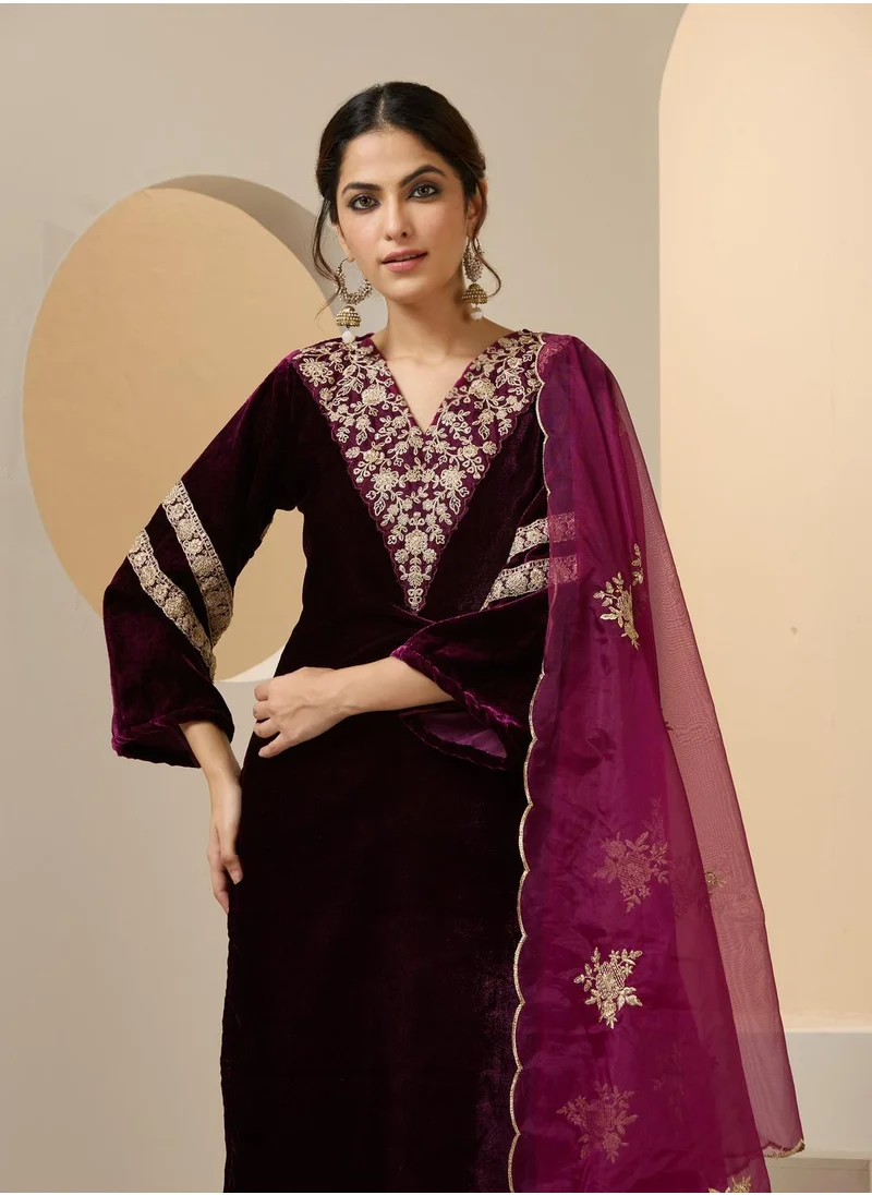 آي شين Women's Plum Velvet Embroidered Tunic Full Length Casual Straight Fit Kurta Set