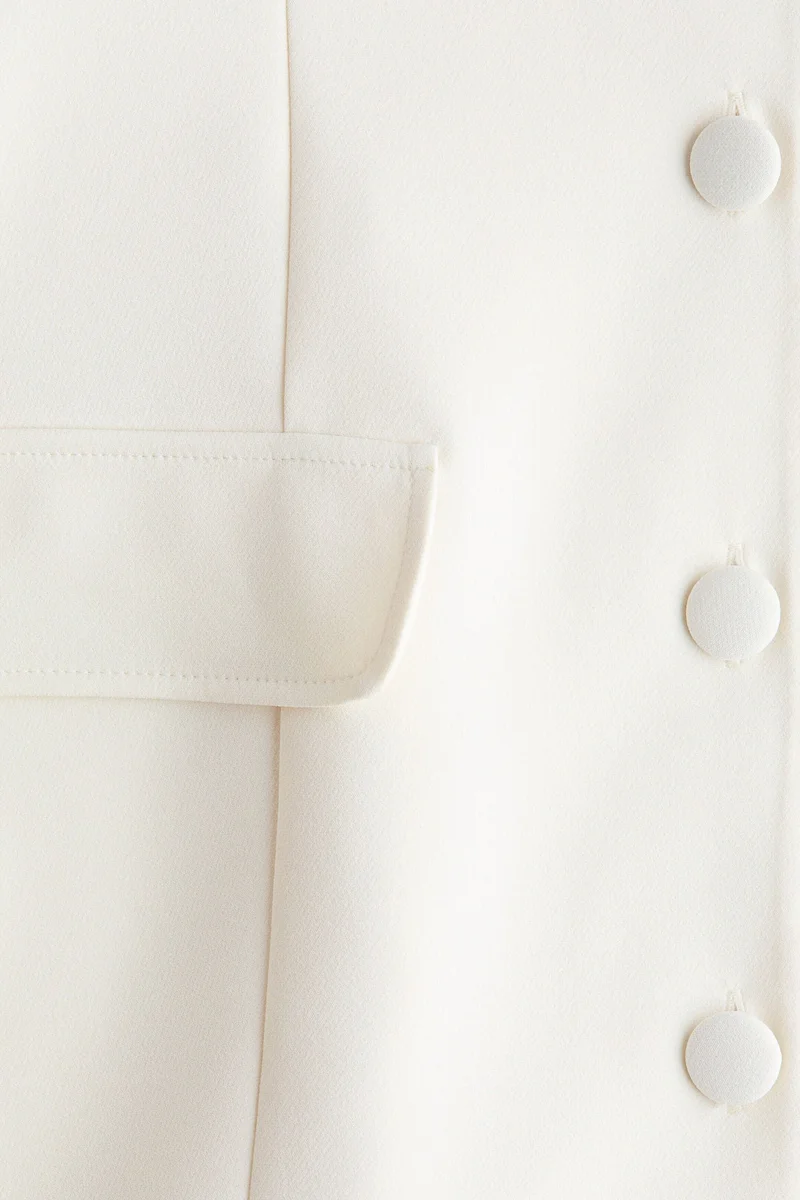 اتش اند ام فستان بتصميم بليزر بقبة على شكل V