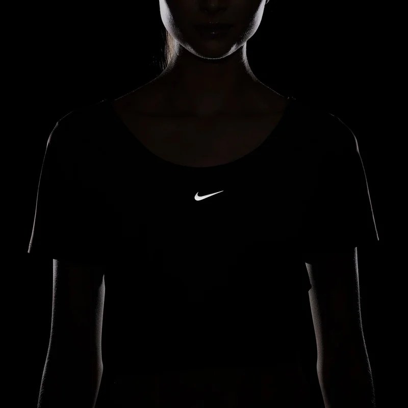 Nike Women's One Classic Dri-FIT Cropped Twist Top