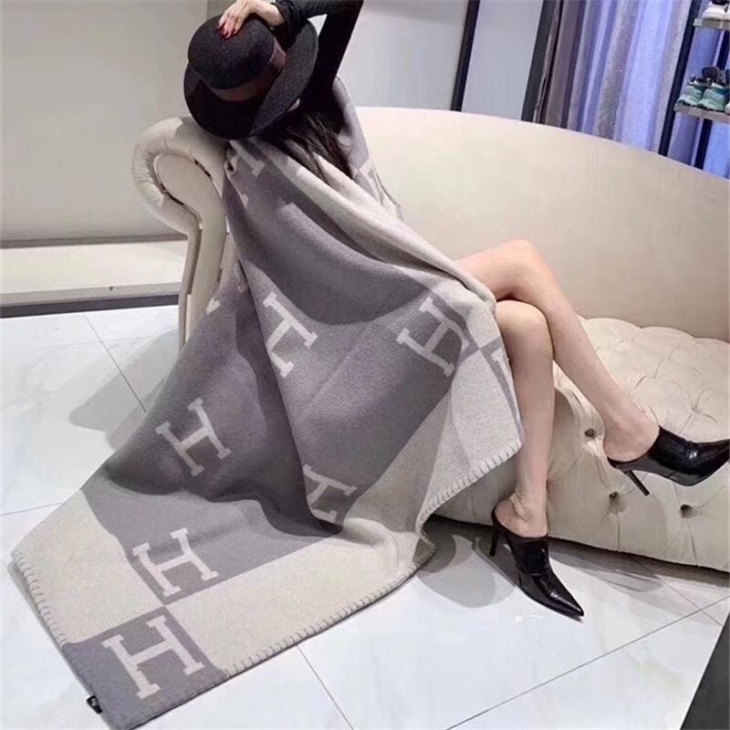 Nordic H Letter Flying Blanket Office Lunch Break Blanket Sofa Blanket Air-Conditioning Blanket Big Shawl Warm Knitted L - Image 4