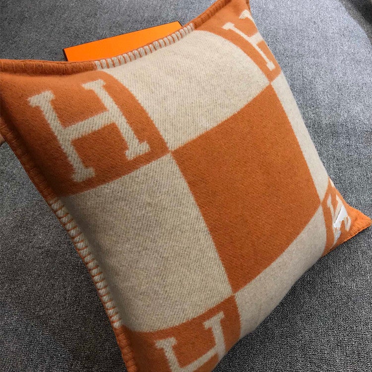 Nordic H Letter Flying Blanket Office Lunch Break Blanket Sofa Blanket Air-Conditioning Blanket Big Shawl Warm Knitted L - Image 1