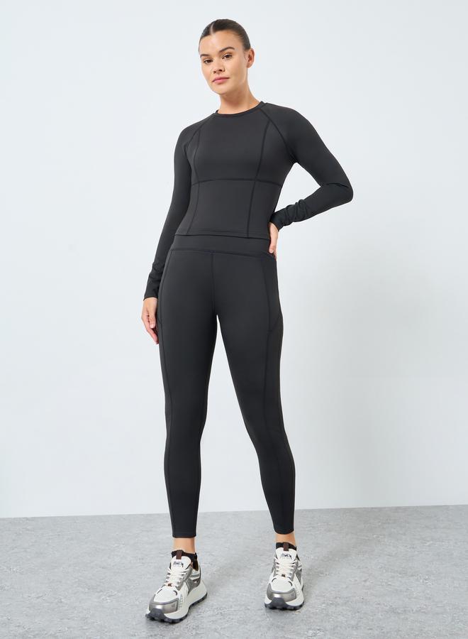 ستايلي اكتيف طقم بلوزة بأكمام طويلة وتفاصيل كونتور وفتحة إبهام مع بنطلون ضيق - Image 2