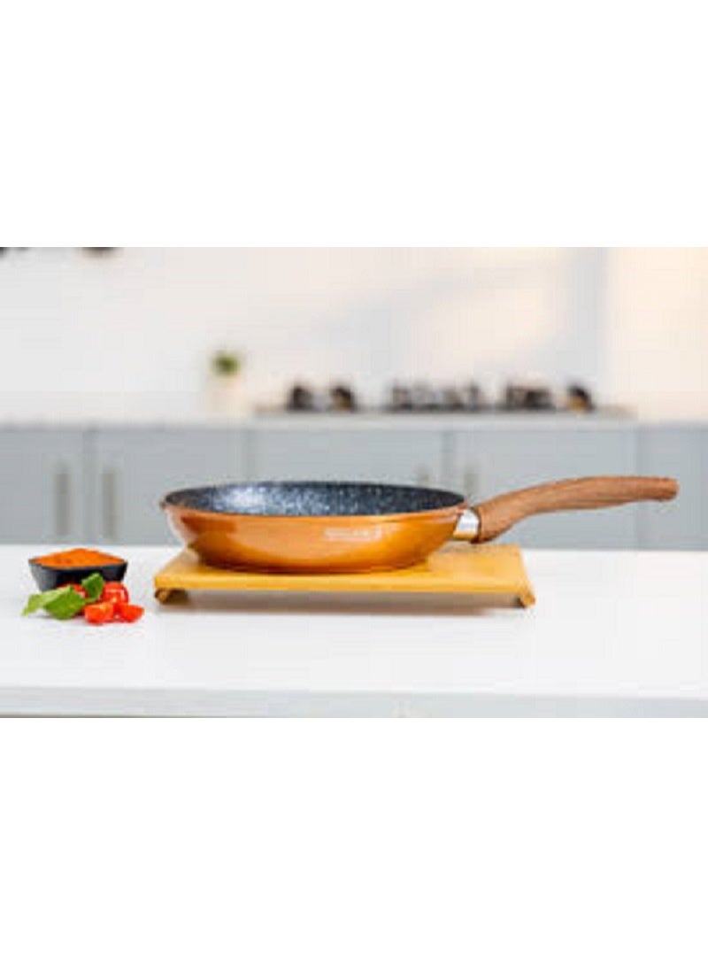 طاسة جرانيت غير لاصقة بمقابض خشبية – تصميم أنيق ومتانة عالية للطهي اليومي - مقاس 28 - Image 2