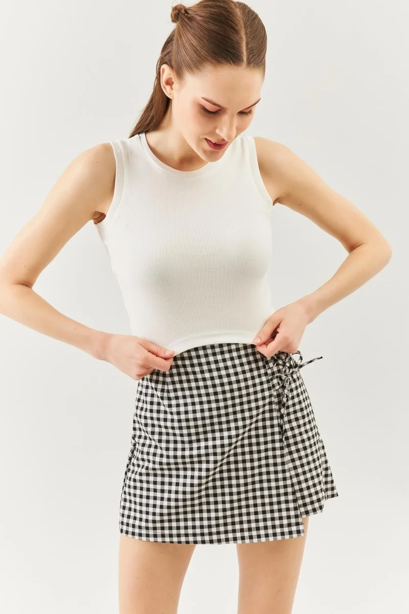 Butikgiz Beyaz Sıfır Kol Bisiklet Yaka Vücuda Oturan %100 Pamuklu Kaşkorse Esnek Crop Bluz