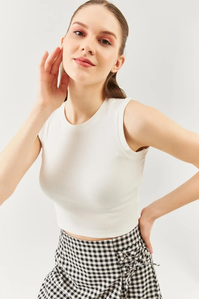 Butikgiz Beyaz Sıfır Kol Bisiklet Yaka Vücuda Oturan %100 Pamuklu Kaşkorse Esnek Crop Bluz