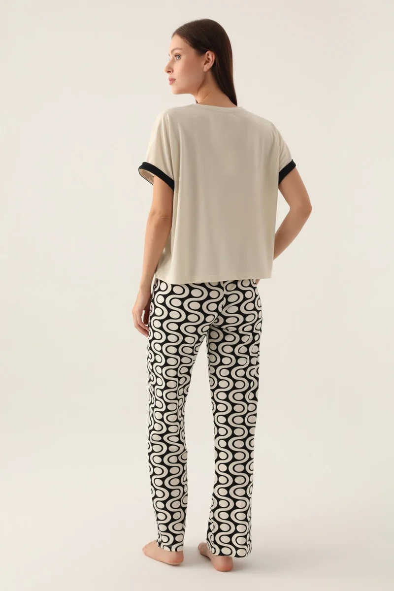 Arnetta Dreams Cream Women's Short Sleeve Pajama Set