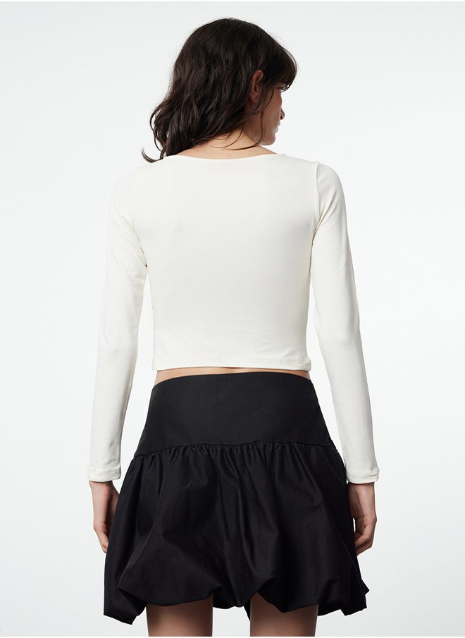 trendyol - Ecru Boat Neck Slim/Fitting Printed Crop/Short Knitted Blouse TWOAW25BZ00127 - Image 1