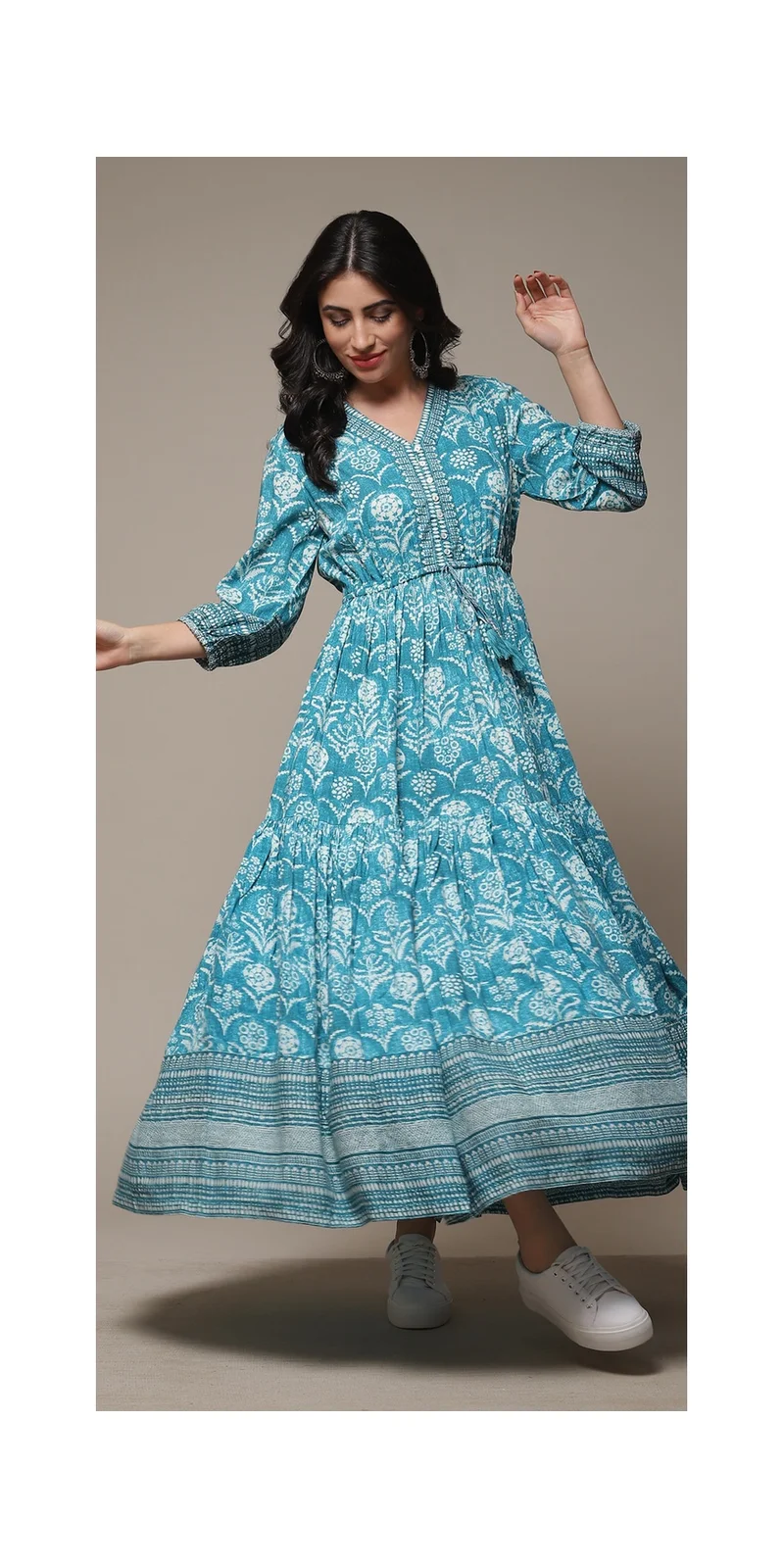 بيبا فستان بطباعة فيروزية بطبقات