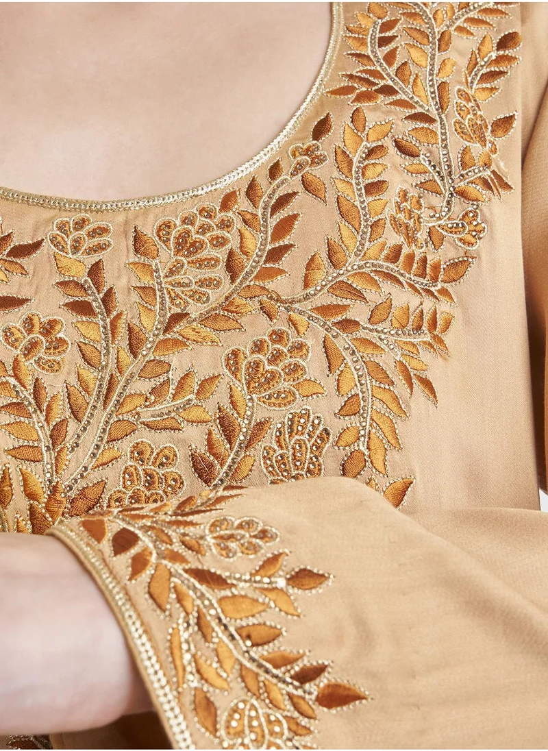 كشخة جلابية مطرزة بالكمبيوتر سادة مودال