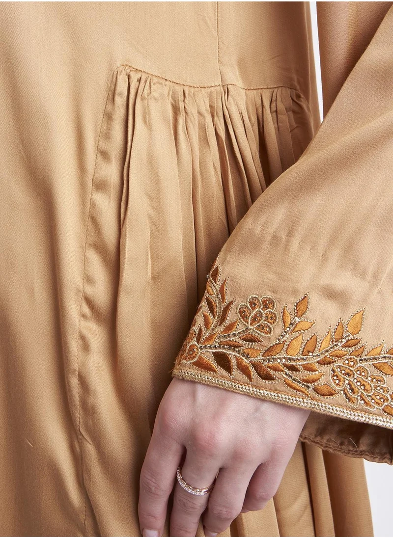 كشخة جلابية مطرزة بالكمبيوتر سادة مودال