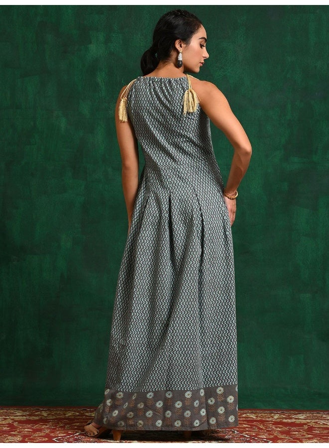 أيه كيه إس فستان ماكسي بطبعة فضية رمادية - Image 4