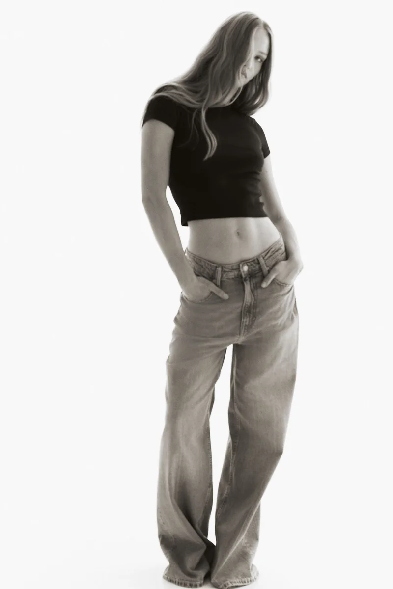 اتش اند ام تي-شيرت بقصّة ضيقة