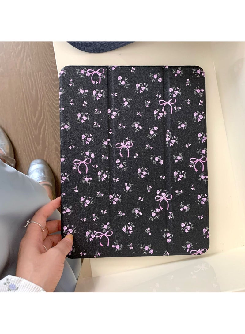 عام “غطاء لآيباد إير 2024 (13 بوصة)، غطاء للجهاز اللوحي مع حامل ثلاثي الطي + حامل قلم + وظيفة الإيقاظ/السكون التلقائي + غطاء خلفي ناعم للأطفال من TPU” - Image 4