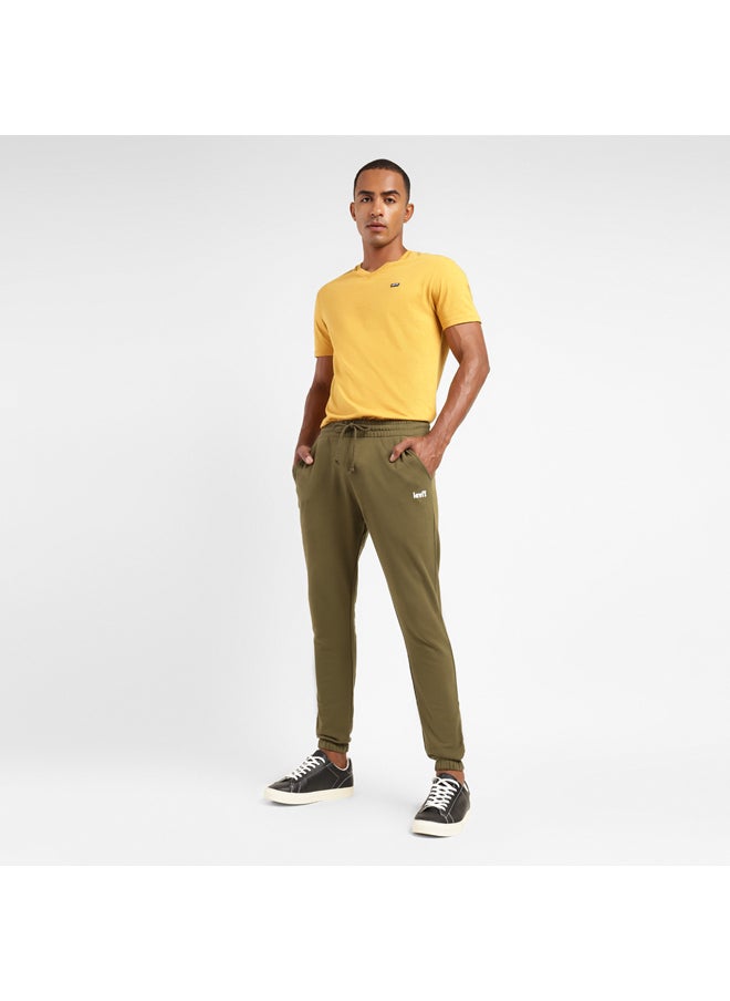 Levi's بنطال رياضي رجالي عادي باللون الزيتوني  - Image 2