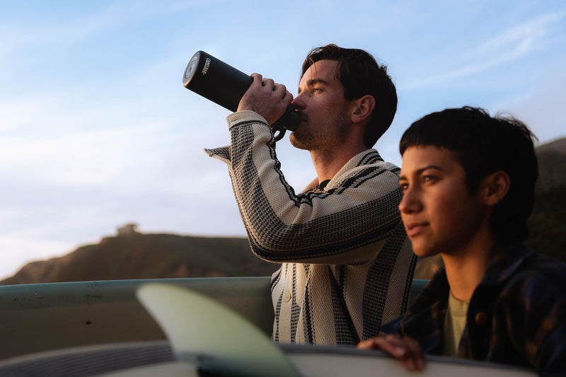 CAMELBAK زجاجة مياه ستانلس ستيل معزولة بالفراغ سعة 40 أونصة من كاملباك شوت ماغ - سوداء - Image 4