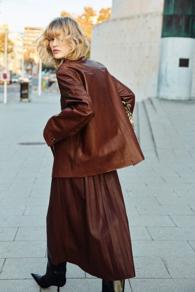 اتش اند ام تنورة ميدي مزينة بكسرات