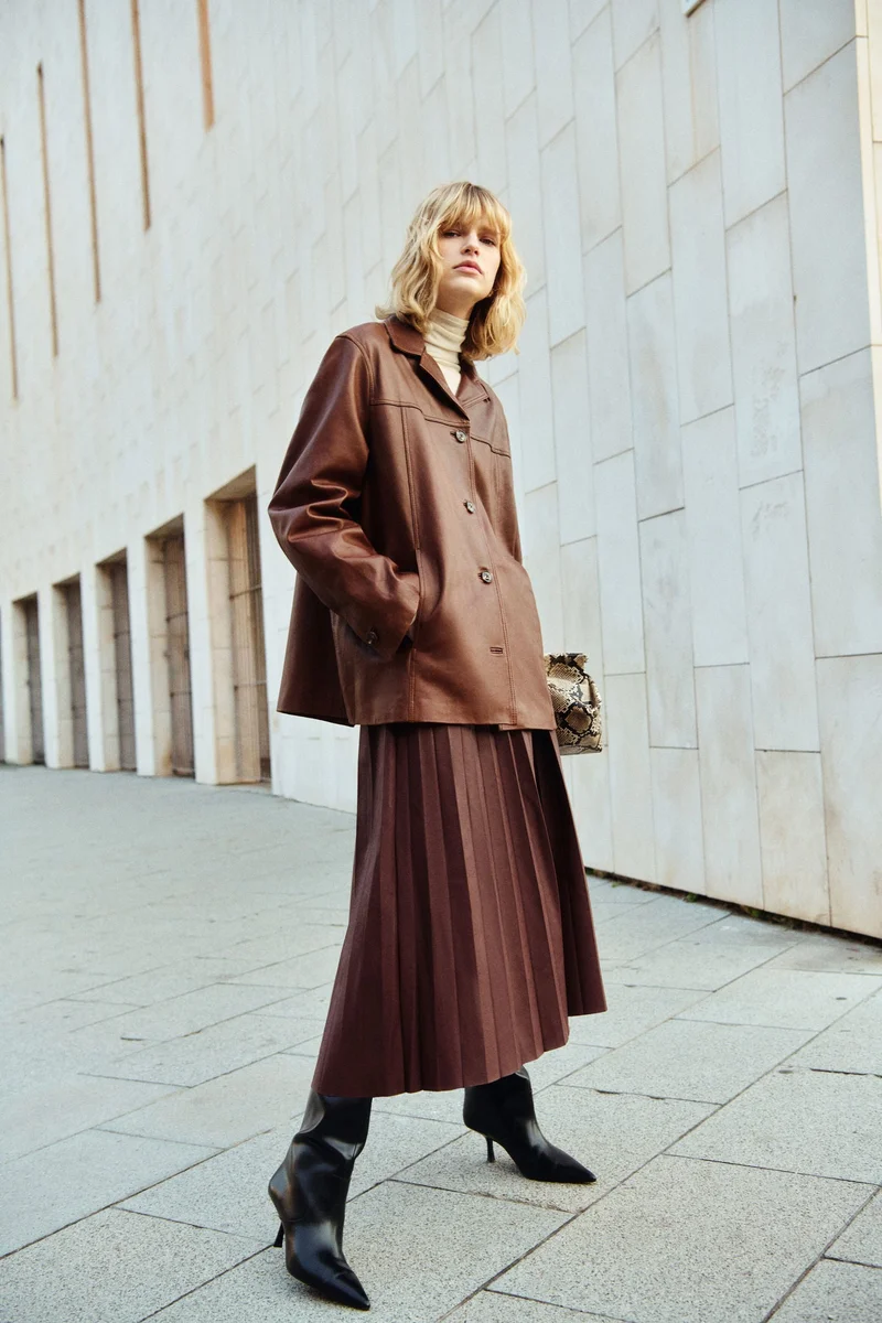 اتش اند ام تنورة ميدي مزينة بكسرات