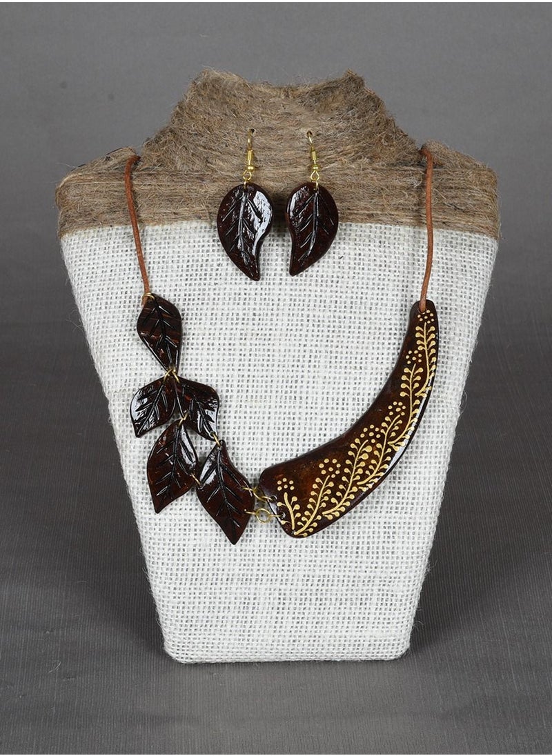N & H - Handcrafted Coconut Shell Leaves Sword Shaped Necklace Set - Image 1