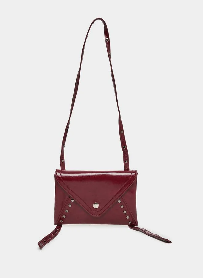 ستايلي شنطة كروس بتفاصيل مُنمقة