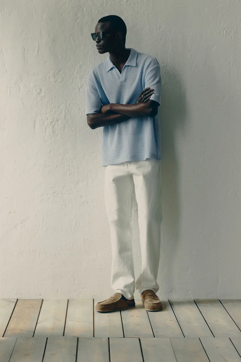 اتش اند ام تي-شيرت بولو بنمط وافل وقصّة فضفاضة