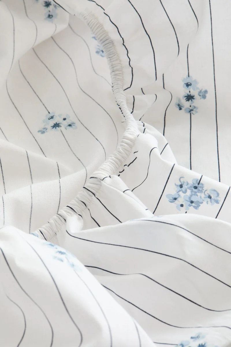 H&M Patterned cotton fitted sheet