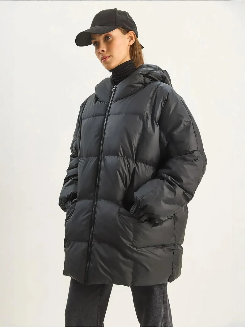 Bianco Lucci LUCCI Hooded Oversized Thick Puffer Jacket