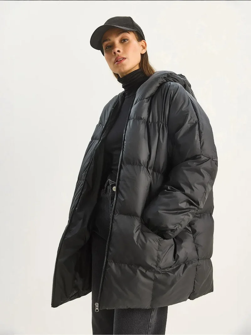 Bianco Lucci LUCCI Hooded Oversized Thick Puffer Jacket