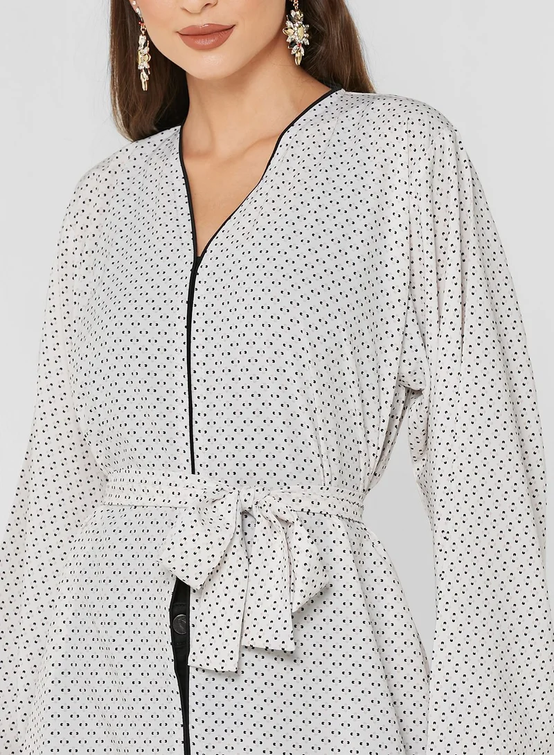 NUKHBAA Piping Detail Printed Abaya