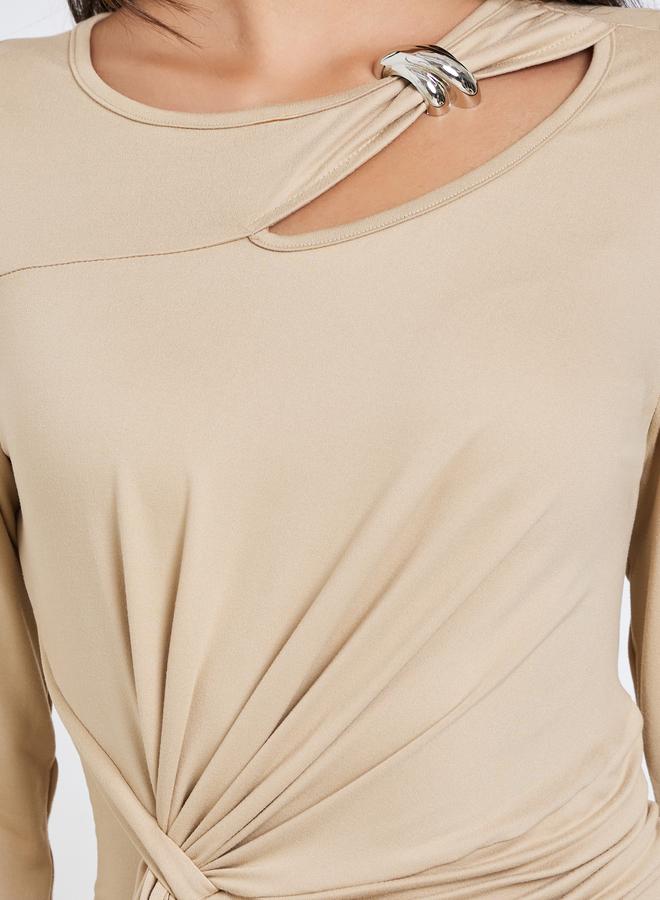 ستايلي فستان طويل بتفاصيل مقصوصة - Image 4