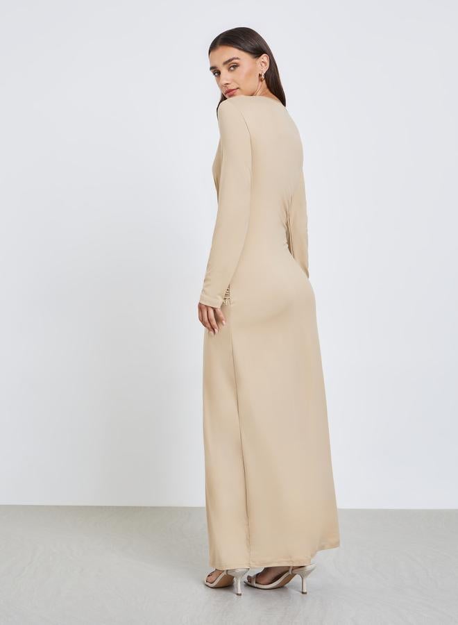 ستايلي فستان طويل بتفاصيل مقصوصة - Image 5