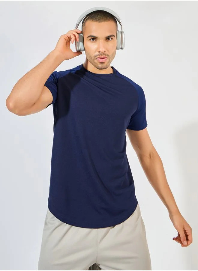 Styli Solid Raglan Sleeve Training Mesh T-Shirt with U Hem