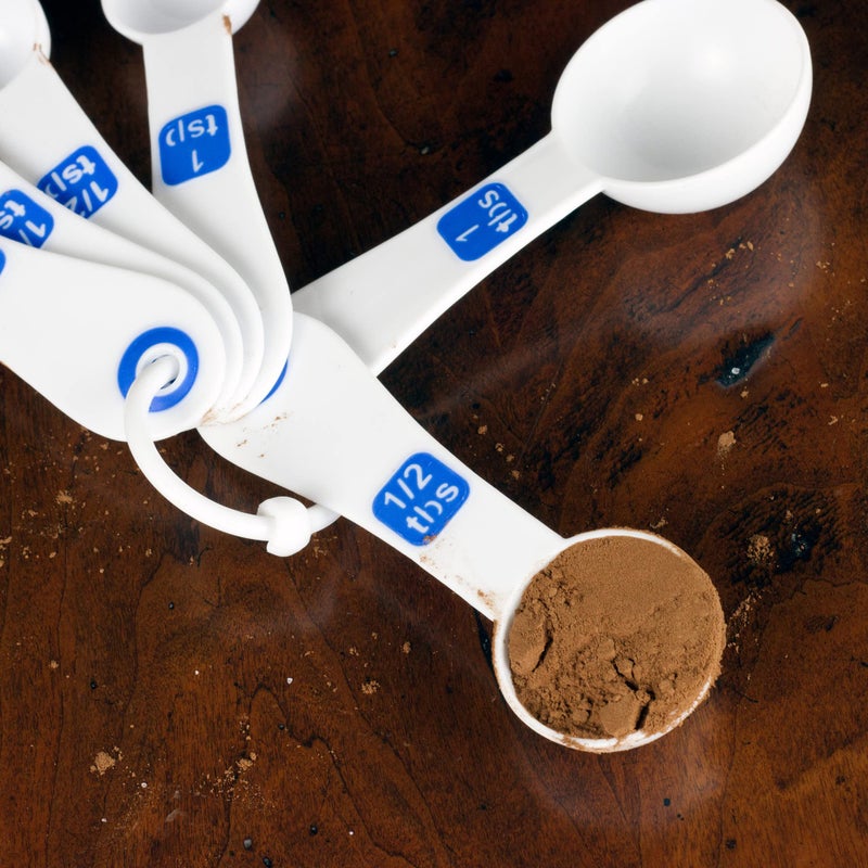 Chef Craft Select Plastic Measuring Spoon Set, 6 piece set, White and Blue - Image 3