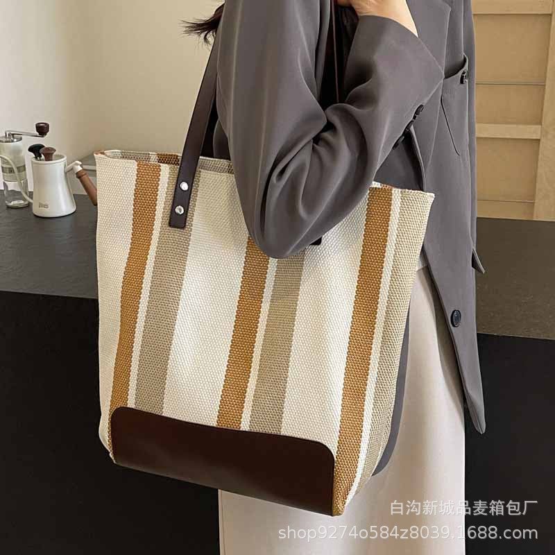 Canvas Large Capacity Tote Bag – Women's Urban Simple Shoulder Bag with Contrast Color - Image 4