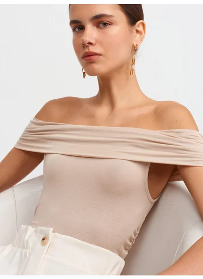 ديلفين 30902 Off Shoulder Gathered Top-Beige