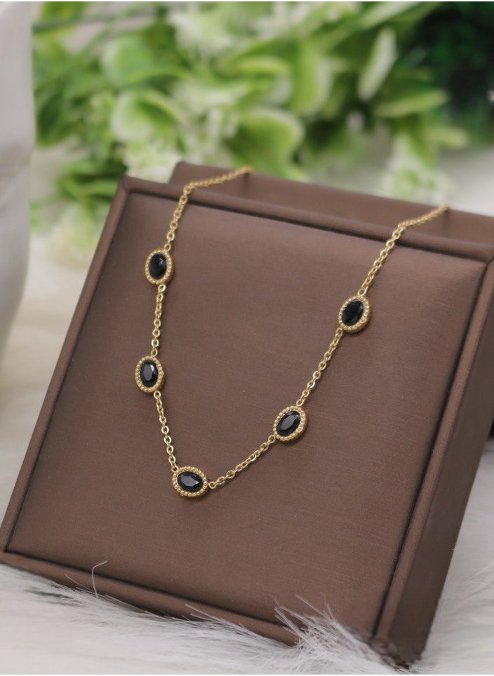 MANIKAN MANIKAN Women's Stainless Steel Necklace Adorned with Oval Black Stones 